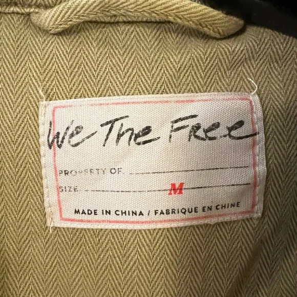 FREE PEOPLE TAN TRENCH COAT… SIZE MEDIUM… OVERSIZED FIT… EXCELLENT LIKE NEW…